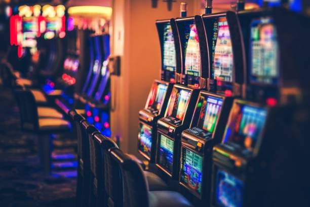 betmen toto platform showing live-dealer table and mobile app interface